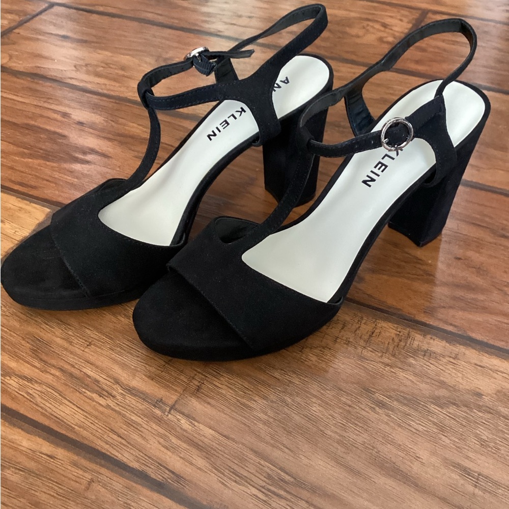 Anne Kline Black Chunky Heel Sandals Size 8.5